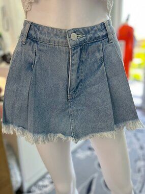 POL Tianna Denim Pleated Frayed Skort Light Wash NWOT Size M